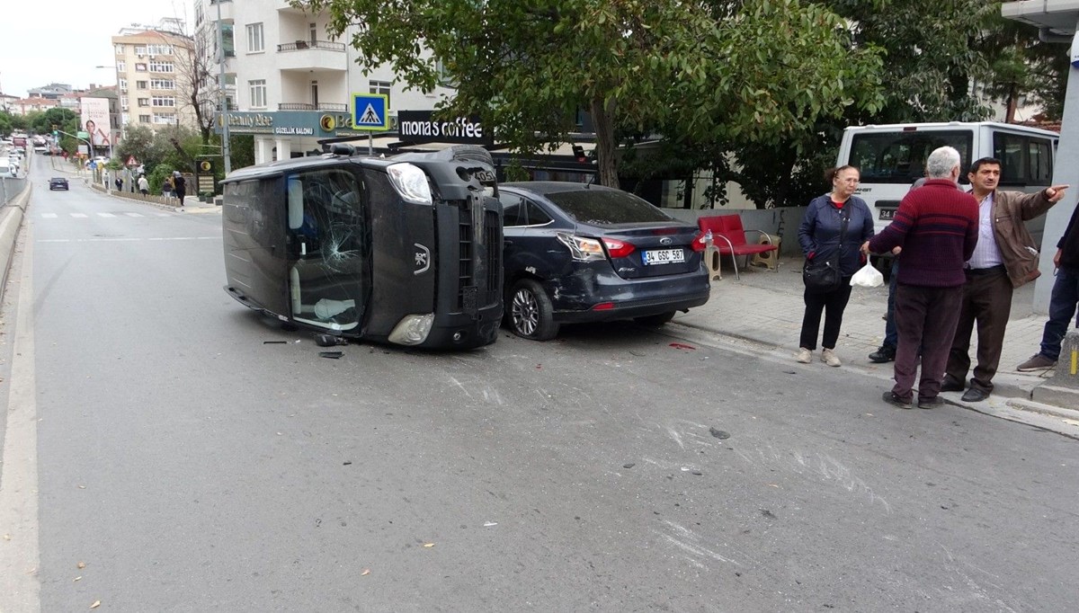 Maltepe'de otomobil devrildi: O anlar kamerada