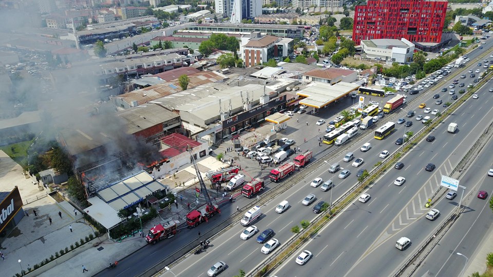 İstanbul'da restoran yangını - 1