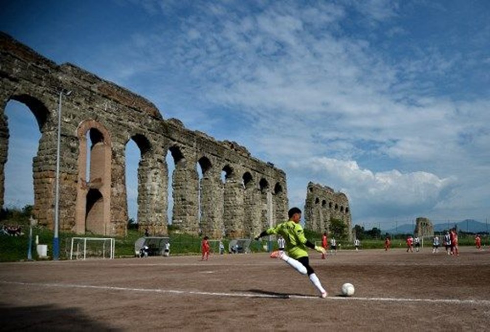 Dünyanın en ilginç futbol sahaları - 4