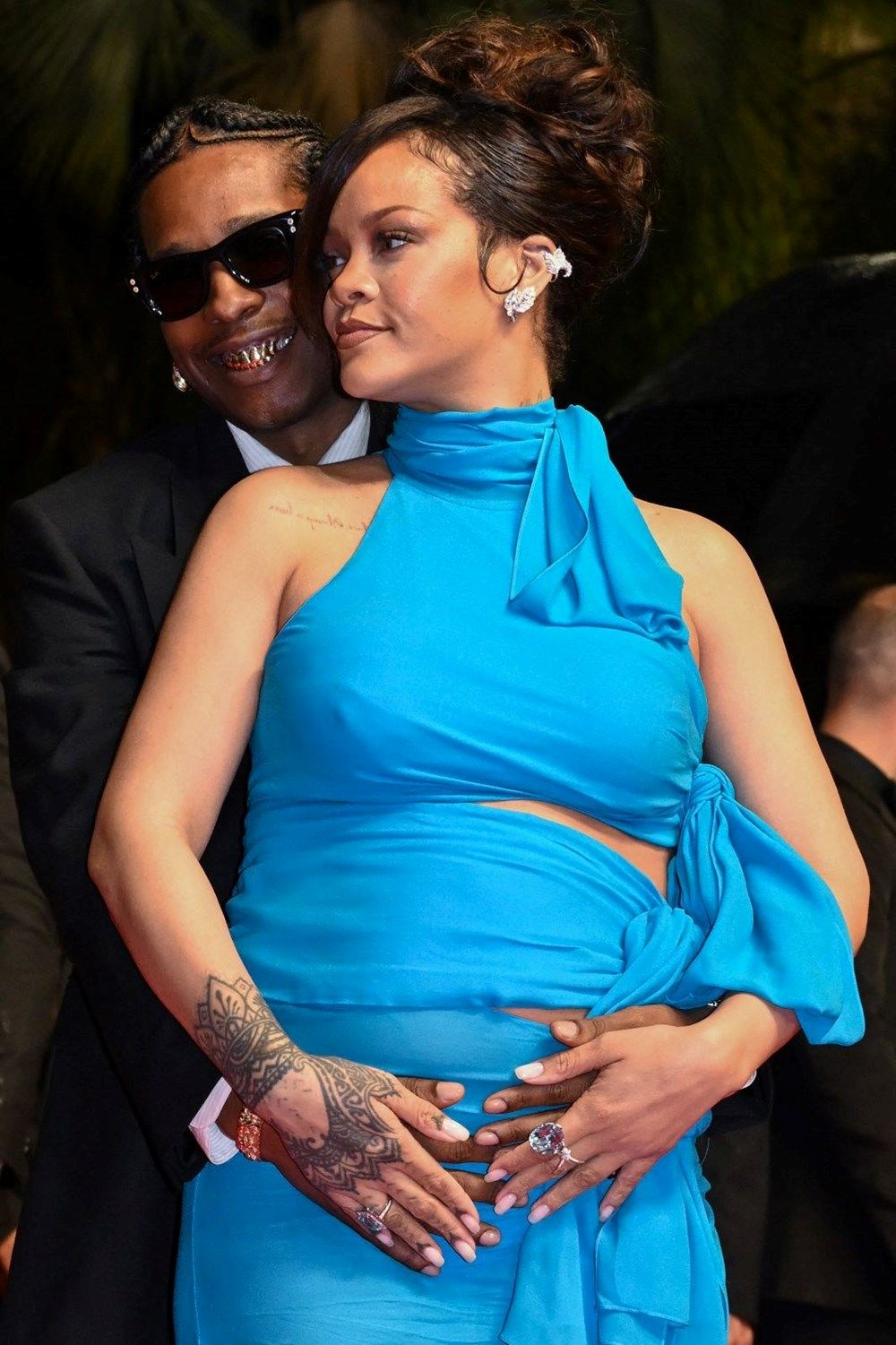 Rihanna iç çamaşırı markası için poz verdi: "Sürekli karnımı gizlemeye çalıştım" - 4