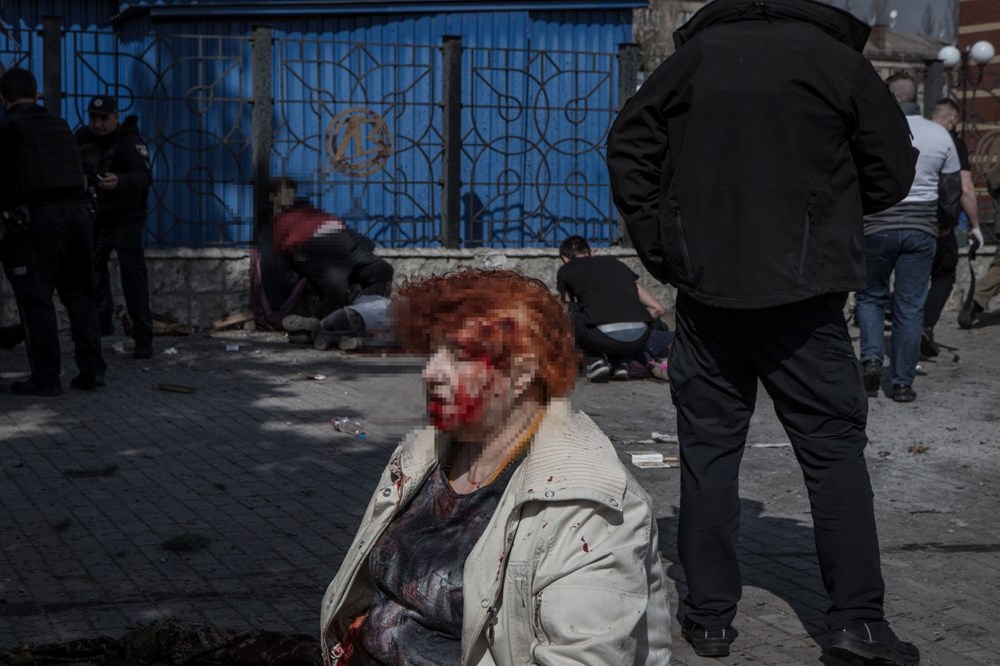 Rusya Ukrayna'da Kramatorsk tren garını vurdu: Olay yerinden fotoğraflar - 3