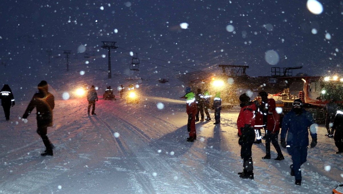 Erciyes'te kar kütlesinin altında kalan turist hayatını kaybetti