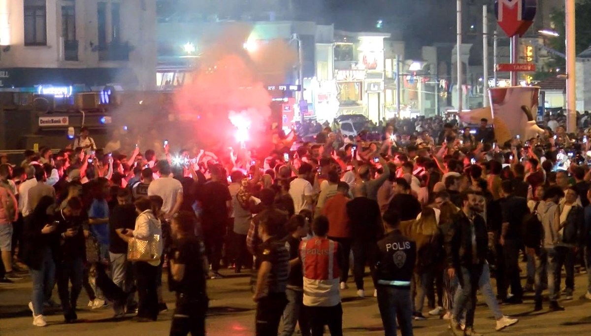 Taksim’de Manchester City taraftarlarının şampiyonluk coşkusu