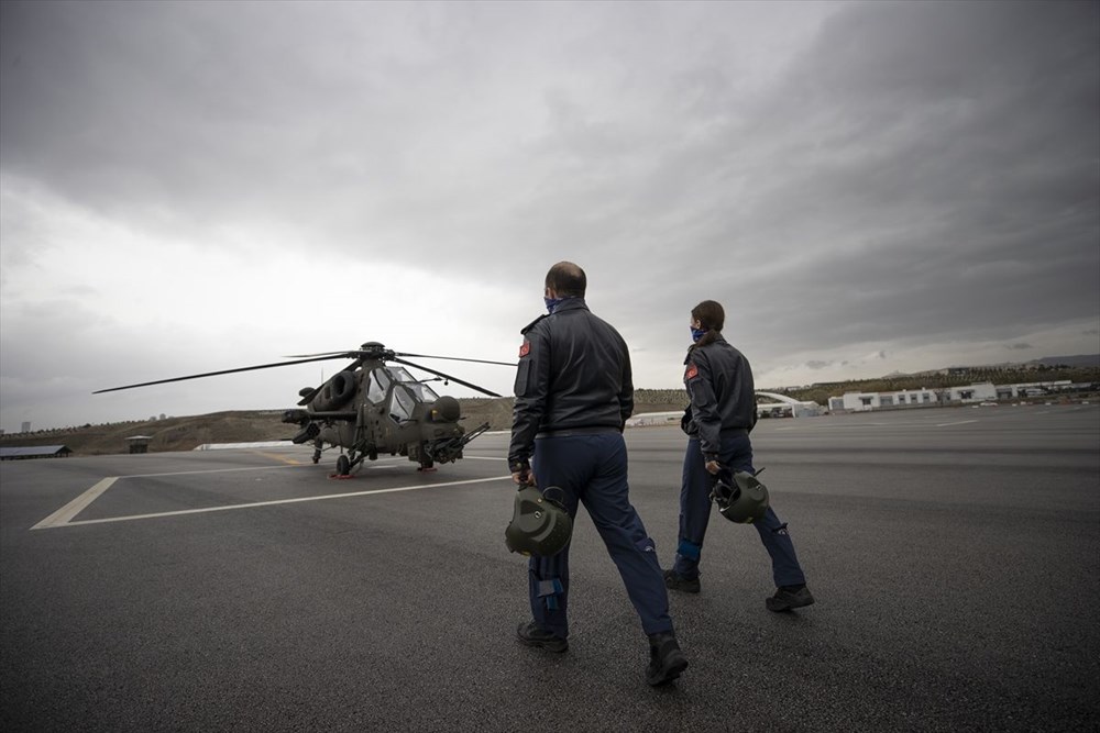 Türkiye'nin ilk kadın taarruz helikopter pilotu: Özge Karabulut - 33