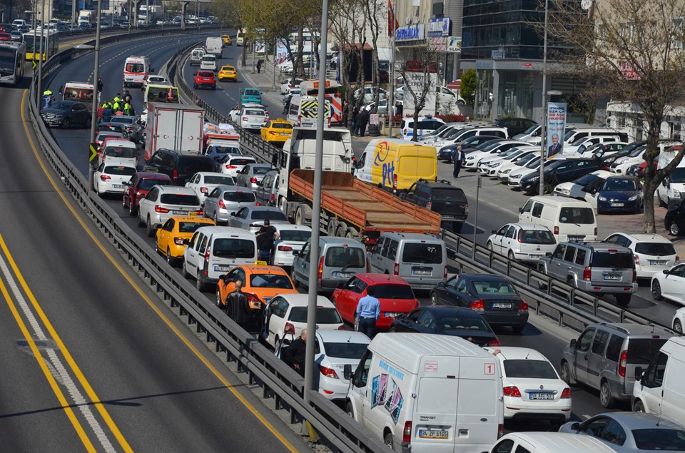 E-5'te Edirne istikametini trafiğe kapatan kaza - 1