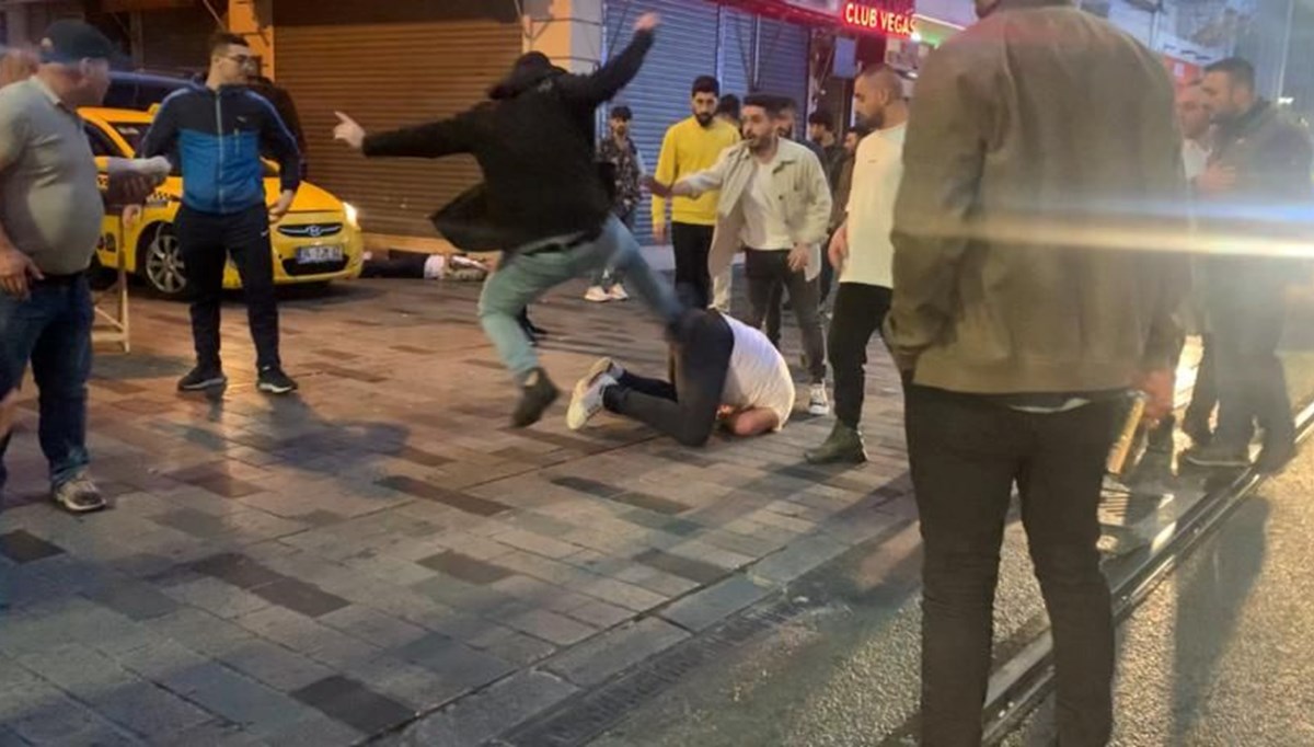 İstiklal Caddesi’nde bayıltan dayak