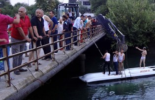 Osmaniye De Ogrenci Otobusu Sulama Kanalina Dustu 14 Olu Ntv