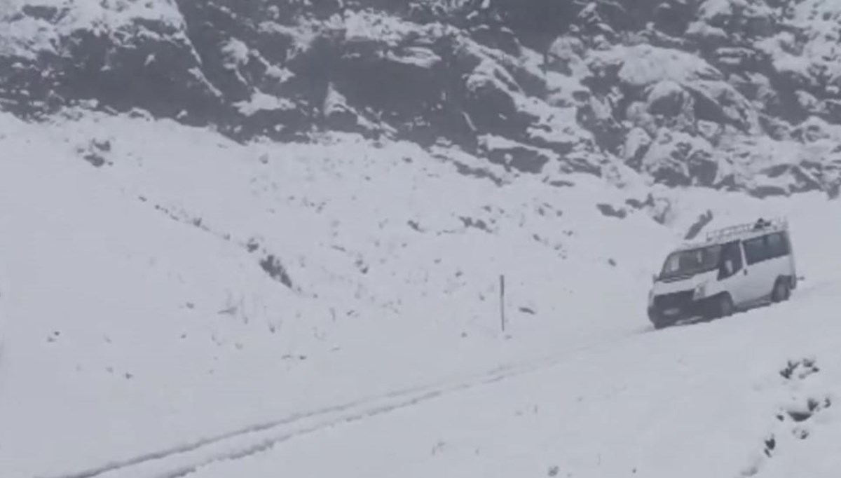 Artvin'de kar nedeniyle ulaşım durdu Artvin'de kar nedeniyle ulaşım durdu