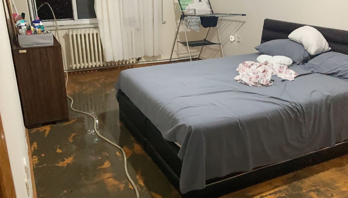Burdur'da yağış hayatı felç etti: 34 evi su bastı Burdur'da yağış hayatı felç etti: 34 evi su bastı