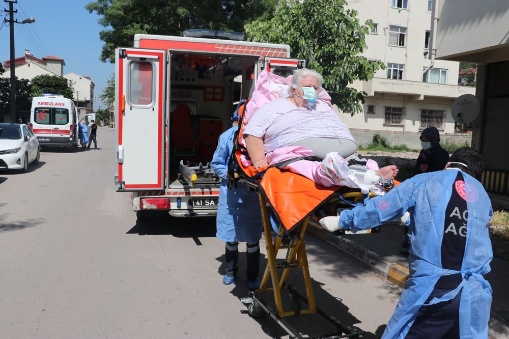 Kocaeli'de 200 kilo olan corona virüs hastasını kurtarma operasyonu - 4