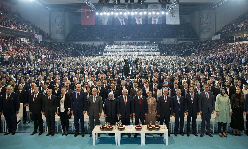 AK Parti'de yeni dönem: Binali Yıldırım genel başkan seçildi - 2