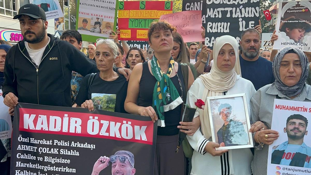 Eyleme, İzmit’te dövülerek öldürülen Kıvanç Uman’ın ailesi de katıldı.
