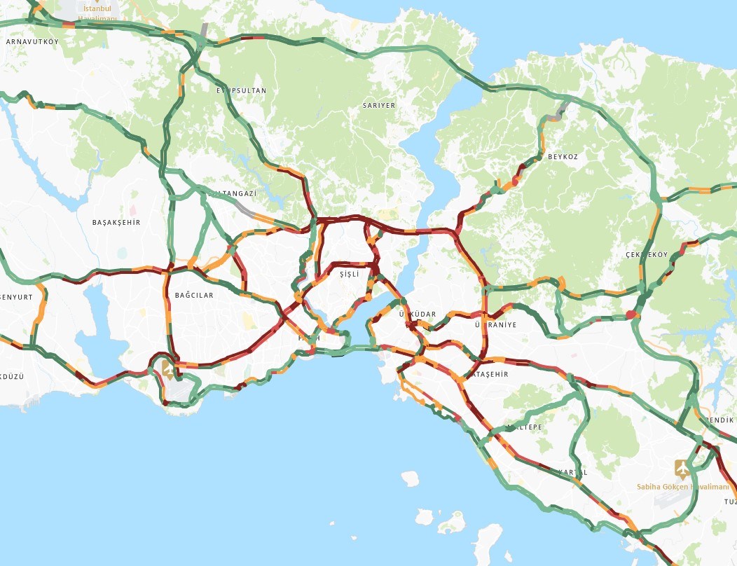 Kar yağışı nedeniyle Kuzey Marmara Otoyolu’nda yer yer yoğunluk yaşandı