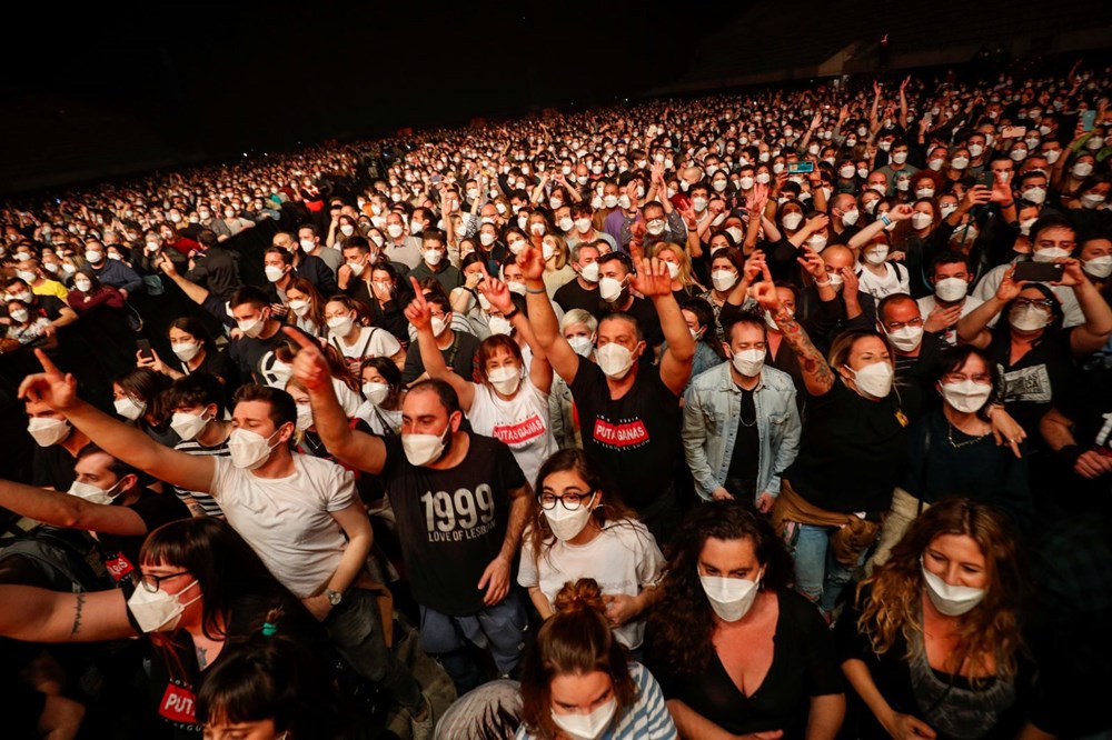 İspanya'da Covid-19 salgını döneminde sosyal mesafesiz ilk konser yapıldı - 6