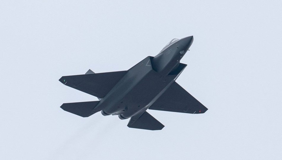 Çin de yarışa dahil: Altıncı nesil savaş uçağı görüntülendi!