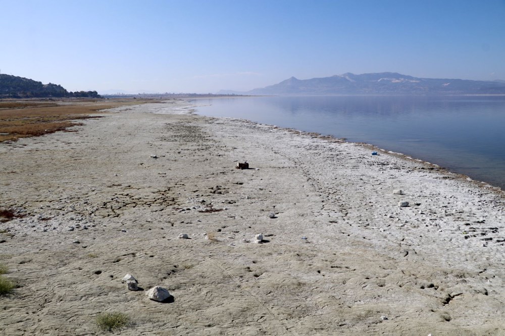 Burdur Gölü'nde korkutan görüntü! Göl iskeleden 18 metre uzaklaştı! - 4