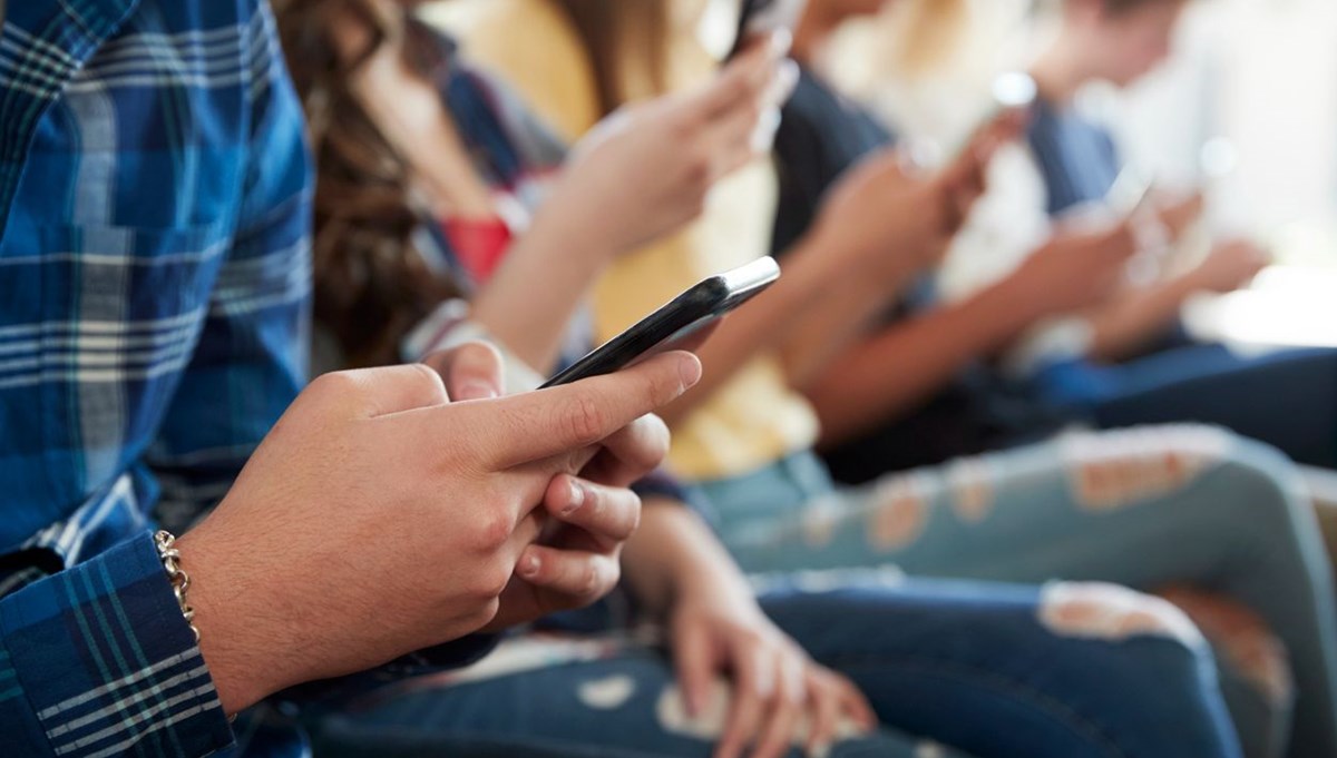 Avustralya, sosyal medya hesaplarını ebeveyn iznine bağlamak istiyor
