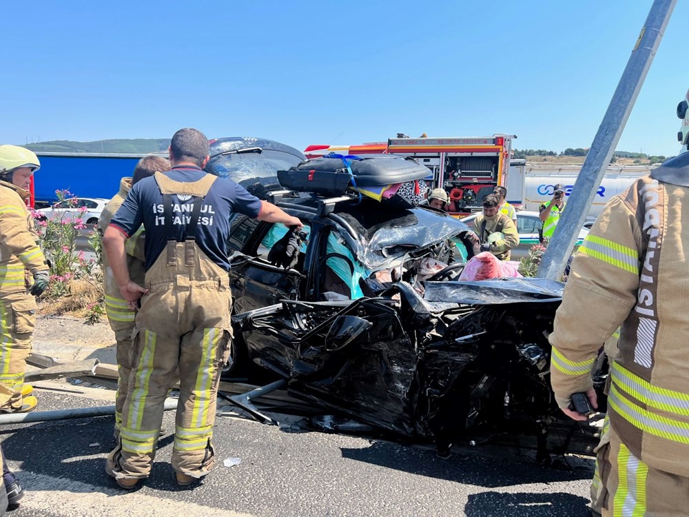 Lastiği patlayan TIR, cipe çarptı | Kuzey Marmara Otoyolu’nda can pazarı - 3