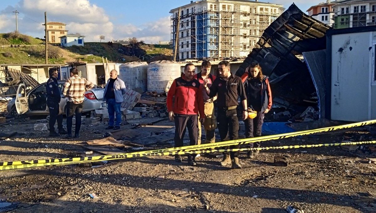 İzmir'de inşaatta sıcak su kazanı patladı: Bir işçi öldü, 10 işçi yaralandı