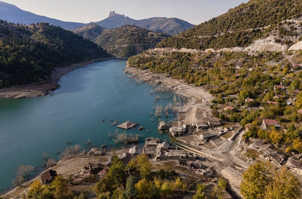 Baraj suları çekilince taş evler gün yüzüne çıktı - 2