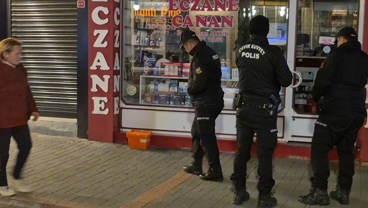 Eczane önüne bırakılan ilaç kutusu bomba paniği yarattı Eczane önüne bırakılan ilaç kutusu bomba paniği yarattı