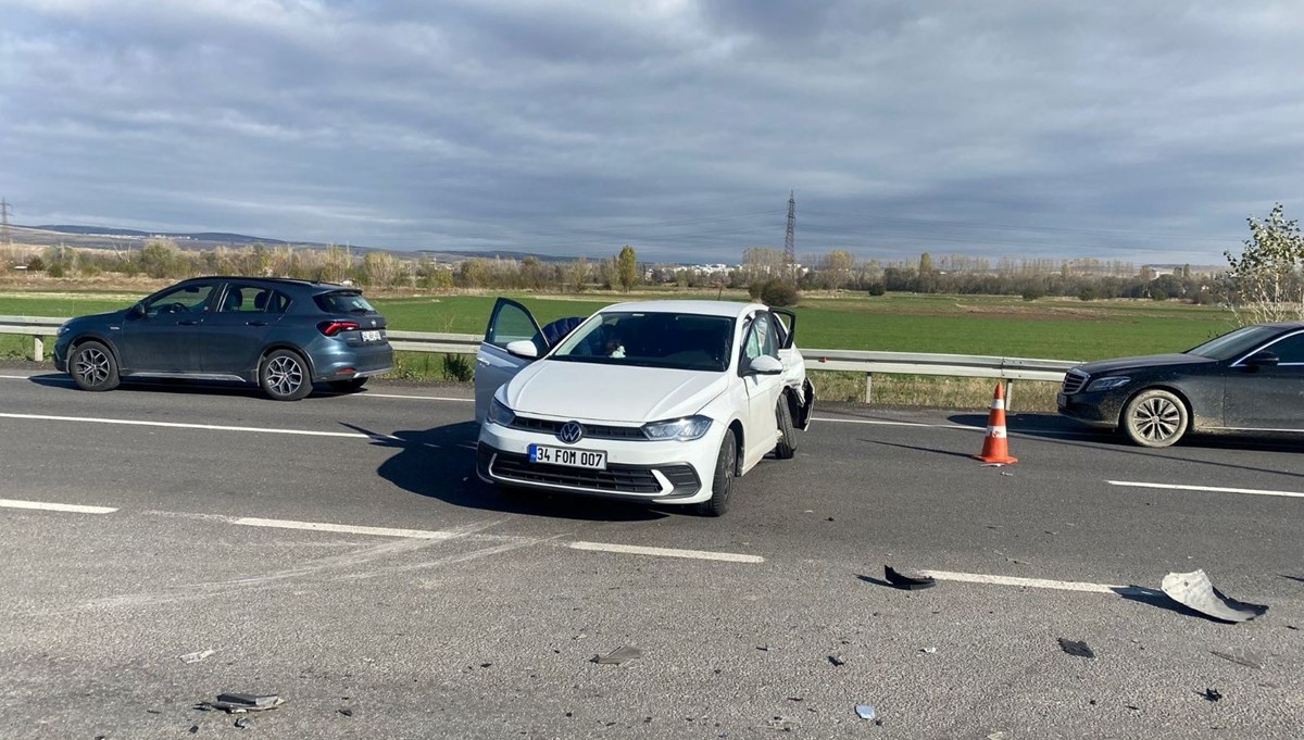 Kütahya'da iki otomobil çarpıştı: 2 yaralı Kütahya'da iki otomobil çarpıştı: 2 yaralı
