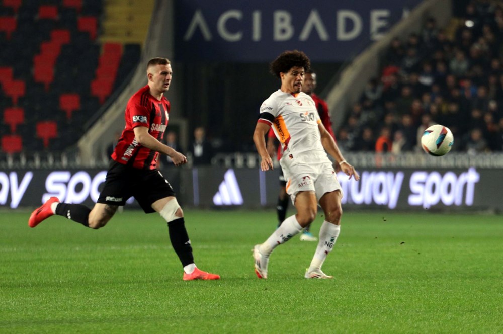 Ahmed Kutucu'nun siftah yaptığı Galatasaray'da Gaziantep deplasmanında 3 puan - 15