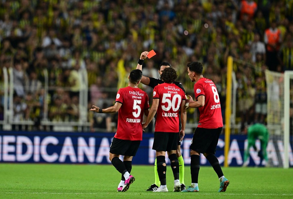 5 kırmızı kart, 3 gol, kazanan Fenerbahçe - Anadolu Ajansı