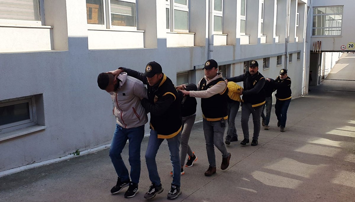 Deprem bölgesinde hırsızlık yapan 12 kişi yakalandı Deprem bölgesinde hırsızlık yapan 12 kişi yakalandı