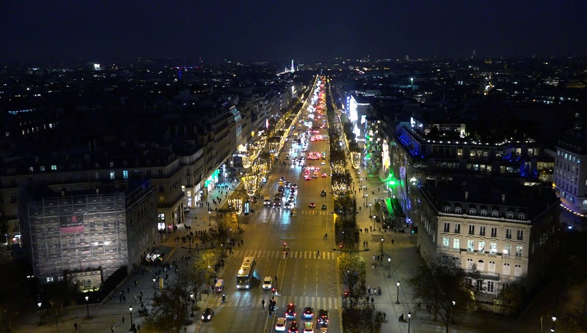 Fransa'da Dünya Kupası hazırlığı: Paris'in ünlü caddesi Şanzelize Fransa-Arjantin final maçı için trafiğe kapatılacak