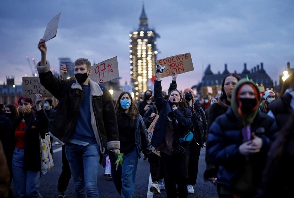 İngiltere'de polise öfke dinmiyor - 4