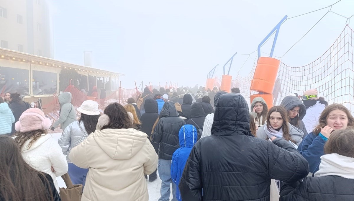 Kar kalınlığı 50 santimetreyi geçince herkes oraya koştu: Oteller bölgesinde izdiham