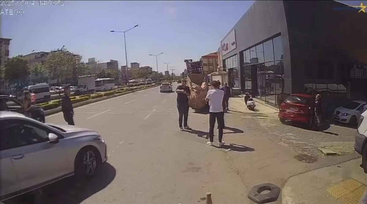Kaza anı araç içindeki kamera tarafından kaydedildi