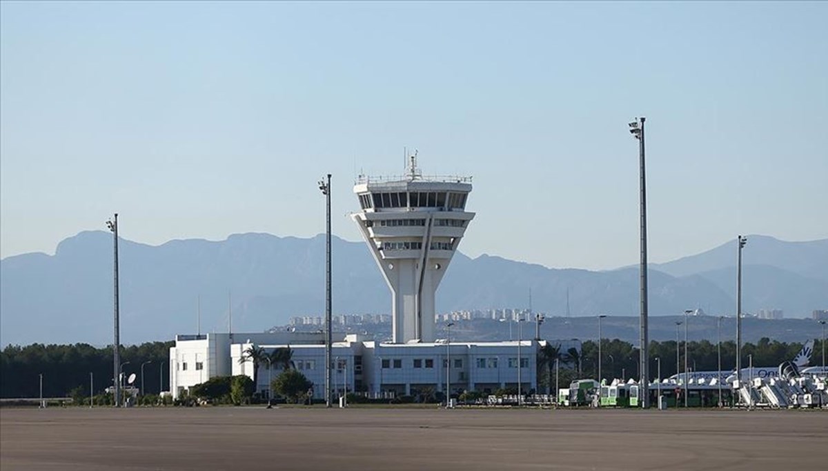 Antalya Havalimanı’nda uçuşlar durduruldu