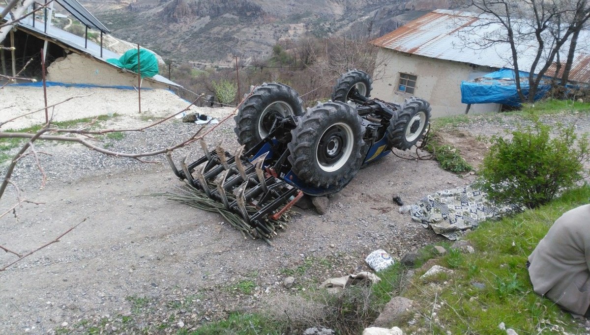 Adana'da traktör uçuruma devrildi: 1 ölü