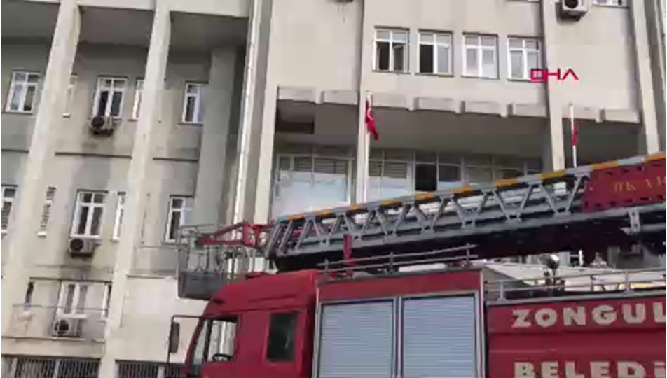 Zonguldak’ta adliye binasının arşiv odasında yangın