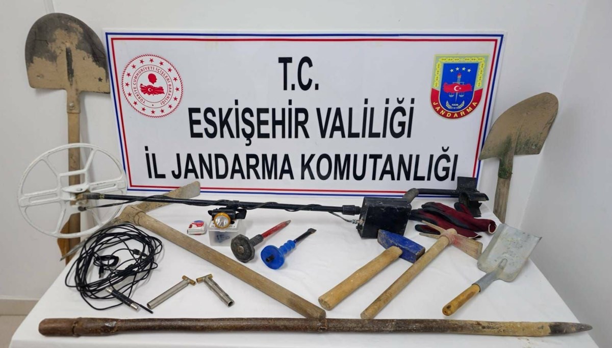 Eskişehir'de definecilere suçüstü Eskişehir'de definecilere suçüstü