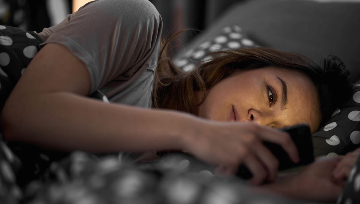 Bir kadının sizden hoşlandığını gösteren 7 işaret