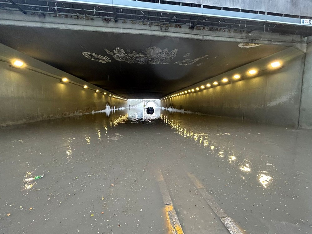 Ankara'da şiddetli sağanak: Yollar göle döndü, araçlar mahsur kaldı - 11