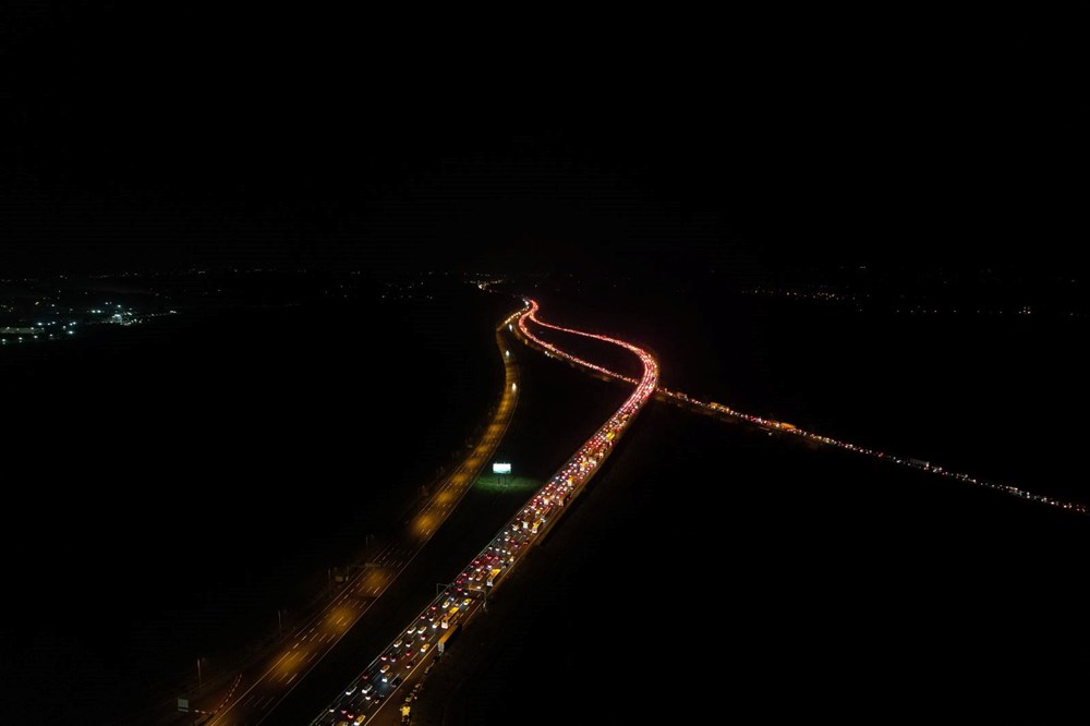 Bayram Seyahati Zirvesi: Otoyollarda Trafik Kilitlendi 72 orWfo37JuEOoemyWzYFODQ