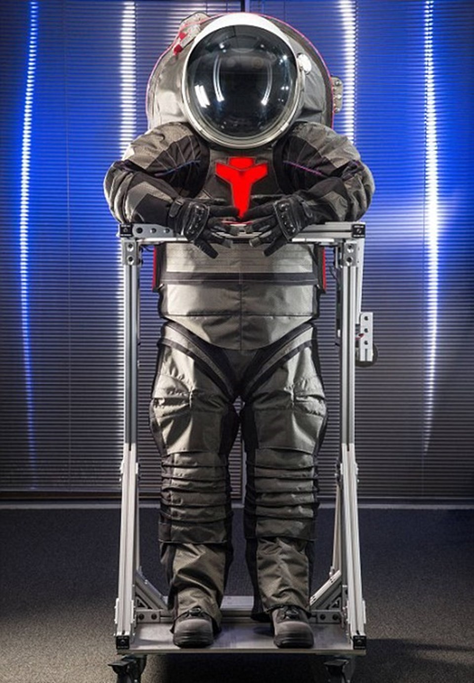 Astronot kıyafetinin bir başka artısı ise 3D yazıcılar vasıtası ile üretilecek olması. Bu sayede ihtiyaç duyulması halinde yeni giysiler Mars'taki modülde yapılabilecek.