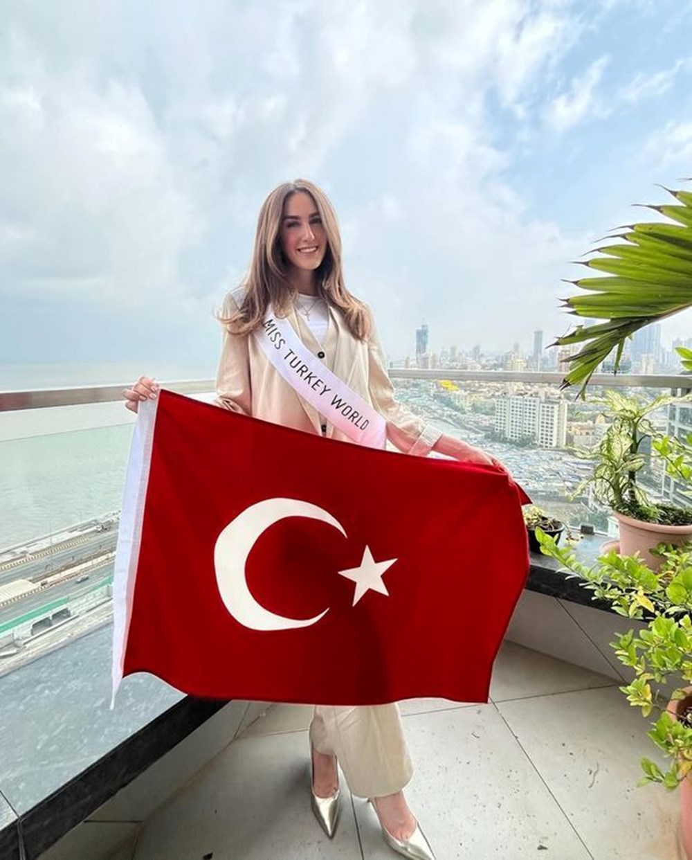 Miss Turkey birincisi İdil Bilgen Hindistan'a gitti - 3
