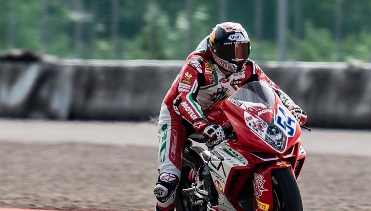Milli motosikletçi Bahattin Sofuoğlu, İspanya'da podyum sevinci yaşadı