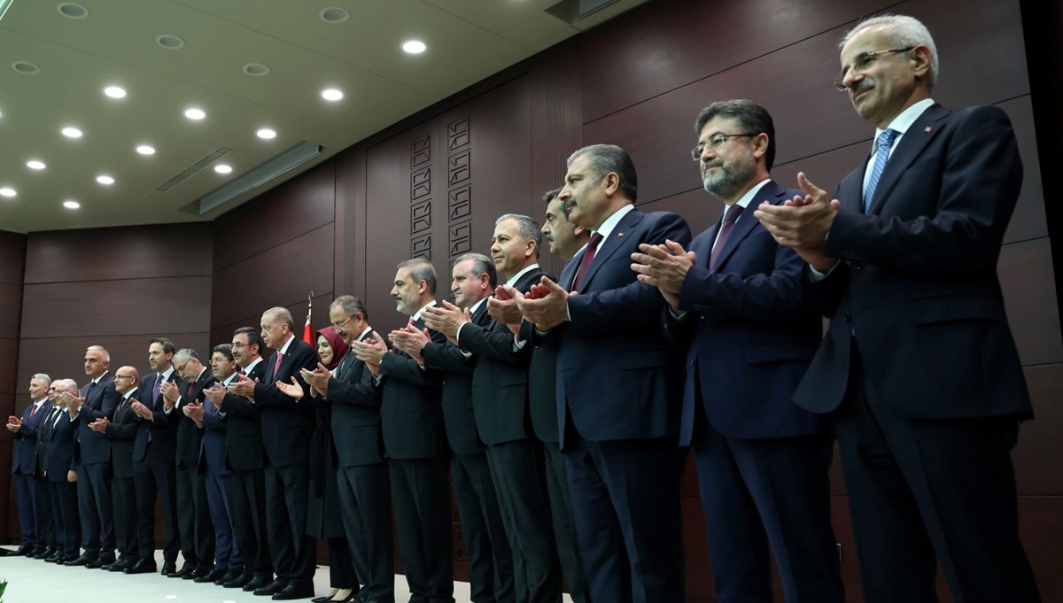 Yeni kabine üyelerinden ilk mesajlar Yeni kabine üyelerinden ilk mesajlar