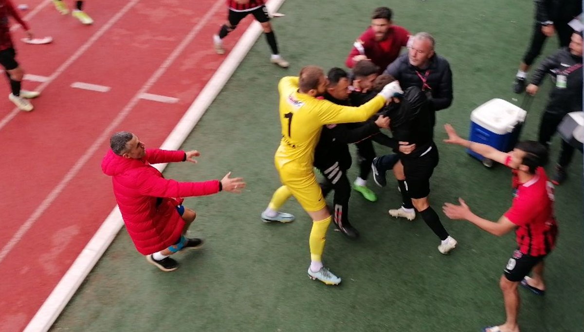 Amatör lig maçında saha karıştı Amatör lig maçında saha karıştı