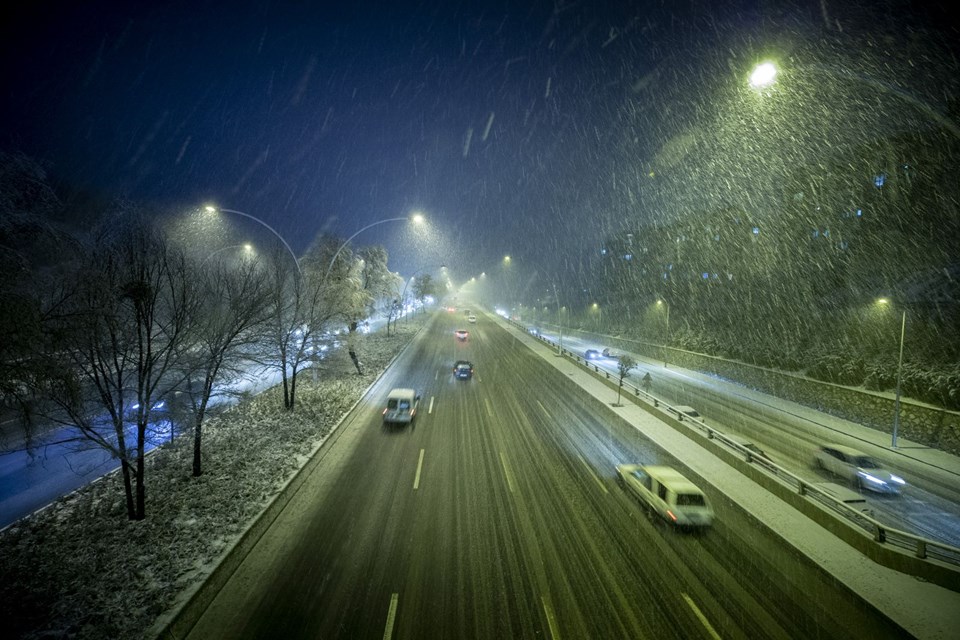 DÖRT LASTİĞİ BİRLİKTE DEĞİŞTİRİN