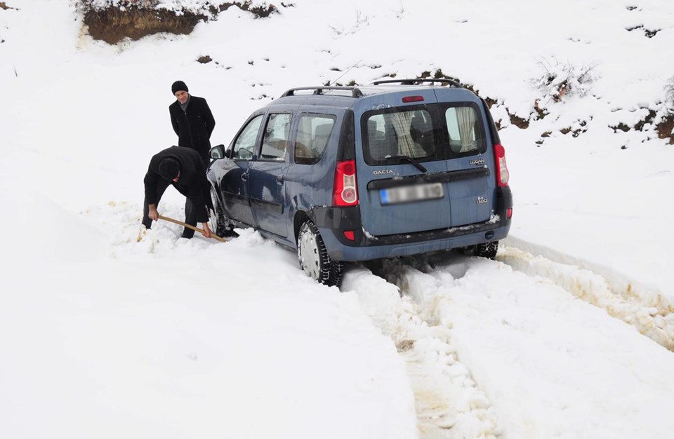 KARA SAPLANAN LASTİĞE DİKKAT