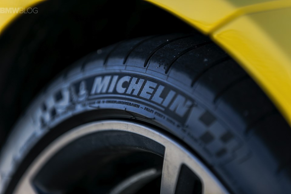 Michelin mühendisleri, lastikleri 1,6 mm'ye kadar kullanarak araç başında 2 yılda bir lastikten tasarruf sağlanabileceğini iddia ediyor