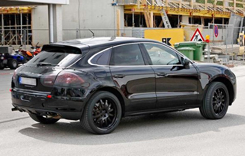 Porsche’nin en yeni aracı Macan, Cayenne’den esinlenmiş bir tasarıma sahip.