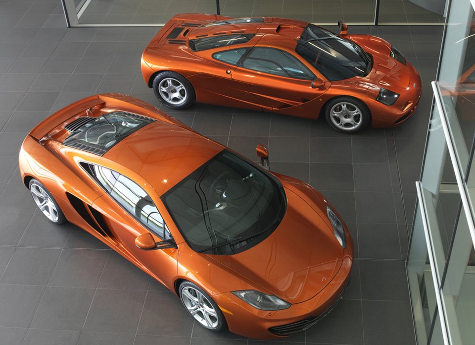 McLaren F1 (üstte) ve McLaren MP4-12C